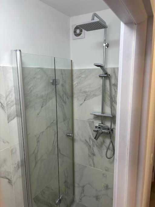 3 Camere Decomandat Bukarest Eksteriør billede