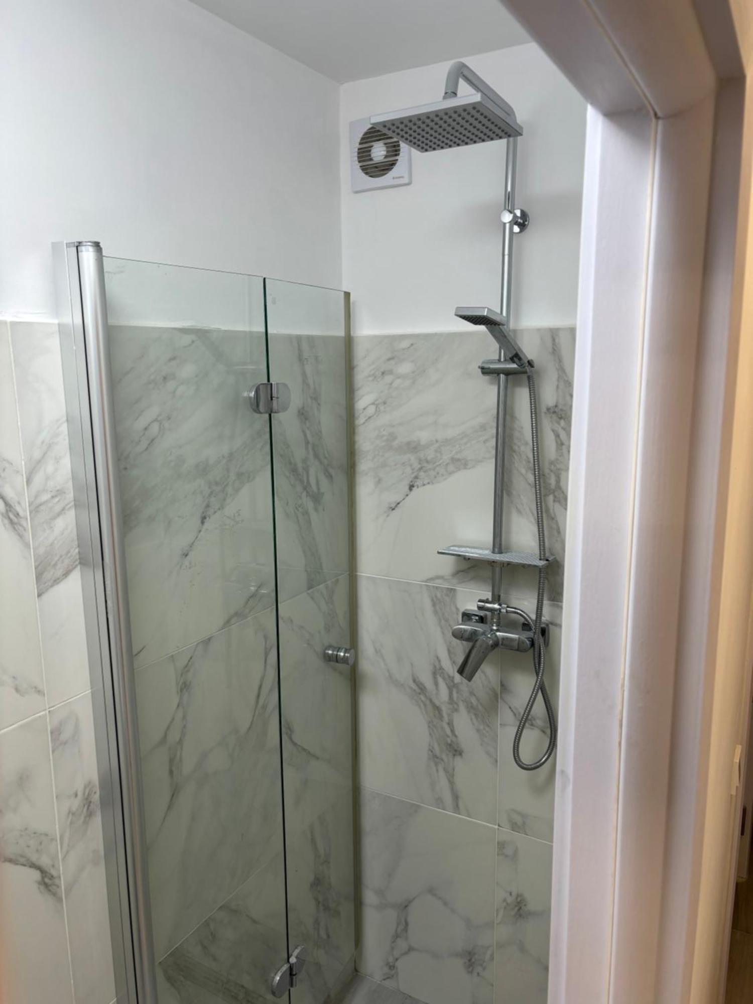 3 Camere Decomandat Bukarest Eksteriør billede